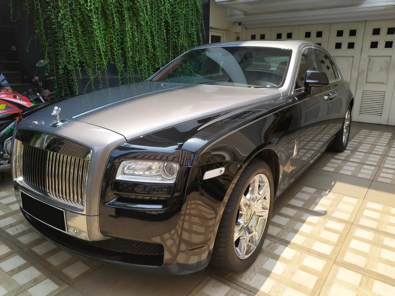 Sewa Mobil Rolls-Royce Terbaik Untuk Acara Pernikahan Mewah